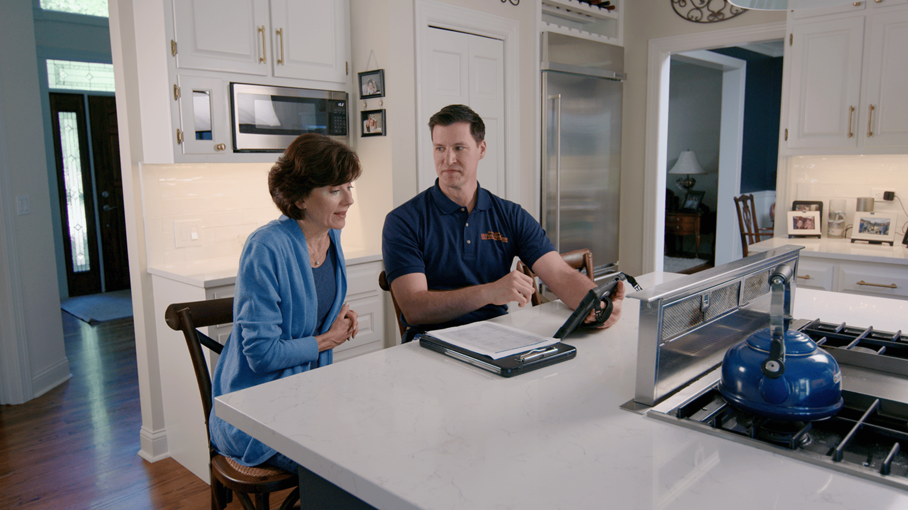 Four Seasons personal talking to client